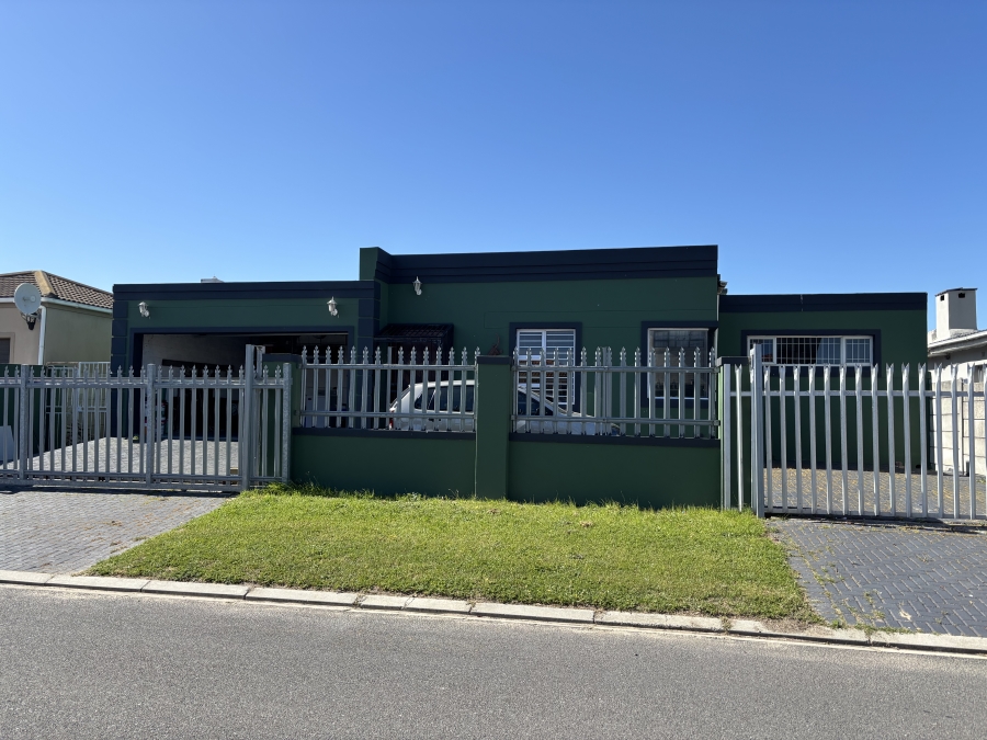 To Let 4 Bedroom Property for Rent in Vredelust Western Cape